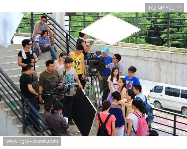 讲述三哥以船为生的悠长日常节奏与多彩海上人生故事纪实全景展现