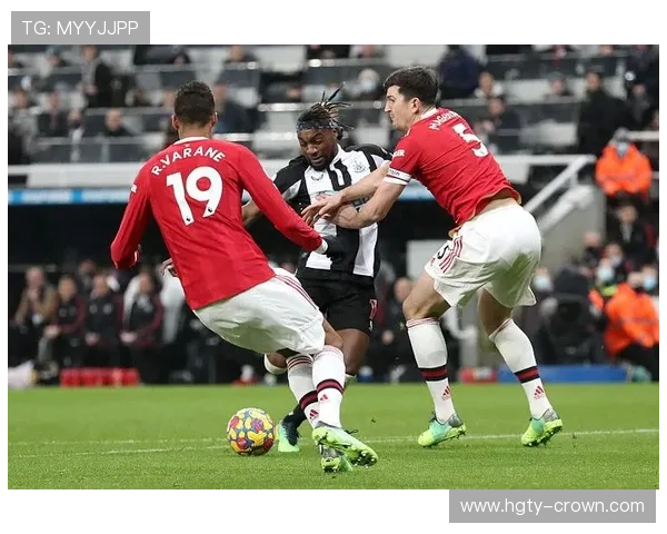 马奎尔8分钟演绎中锋职责 2名正印球员表现尴尬再成焦点 马奎尔8分钟演绎中锋职责 2名正印球员表现尴尬再成焦点